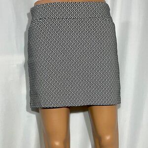 Attyre Sz 14 Black & White Skort